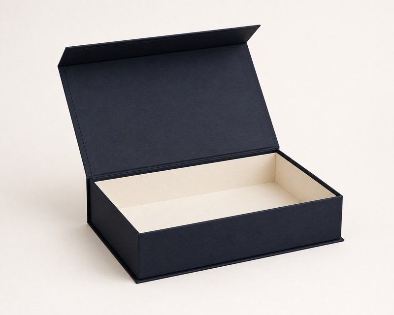 Open magnetic closure rigid box