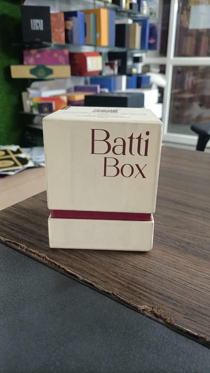 Separate lid-and-base rigid box
